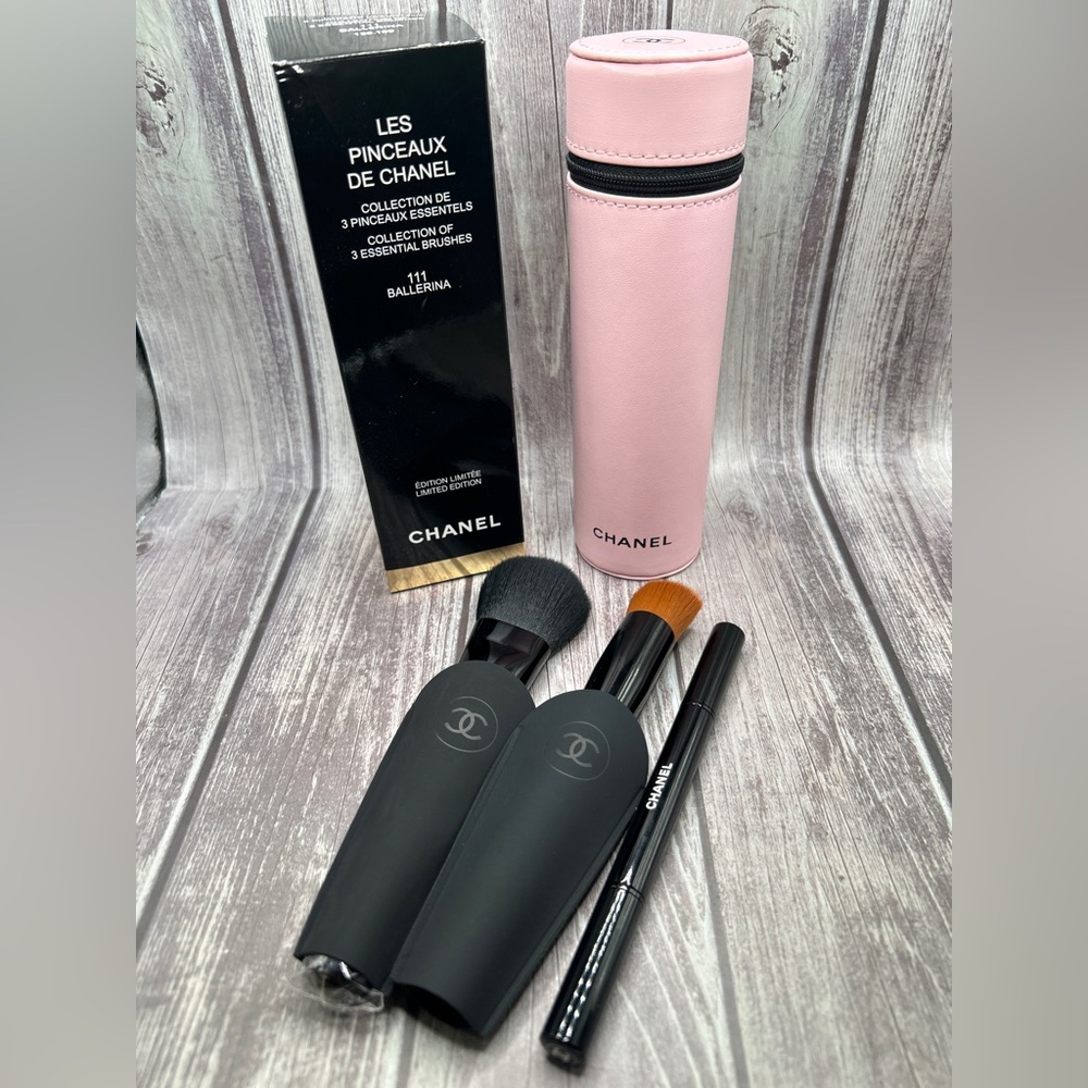 Chanel Les Pinceaux de Chanel 3-Piece Makeup Brush Set with Pink Case - Picture 2 of 14